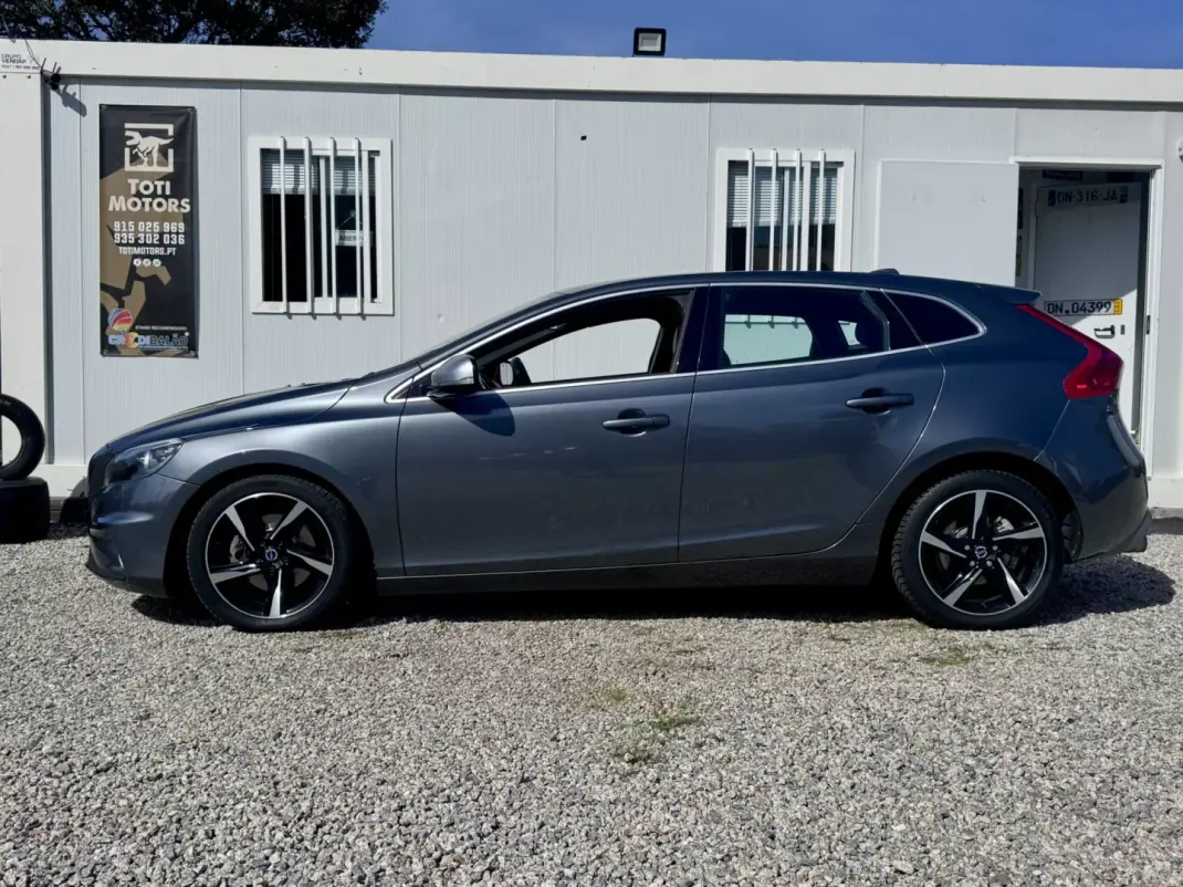 Volvo V40 2014 - 12500 EUR, 191000 km - AUTO.MOTO.pt - 191000km - foto 12 de 25