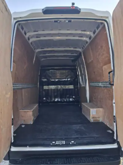 Iveco 2015 - 13500 EUR, 240000 km - AUTO.MOTO.pt - 240000km - foto 7 de 9