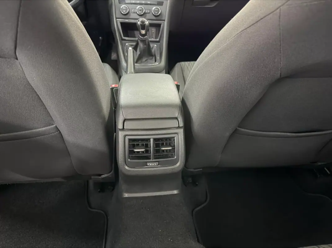 SEAT Leon ST 2016 - 9990 EUR, 214000 km - AUTO.MOTO.pt - 214000km - foto 14 de 19