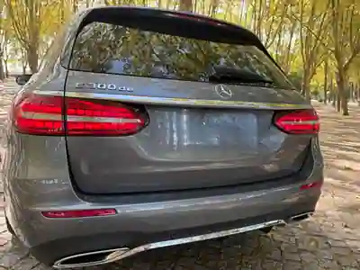 Mercedes-Benz E 300 2021 — foto 6 de 14