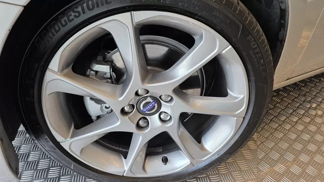 Volvo V60 2015 - 11900 EUR, 314478 km - AUTO.MOTO.pt - 314478km - foto 37 de 60