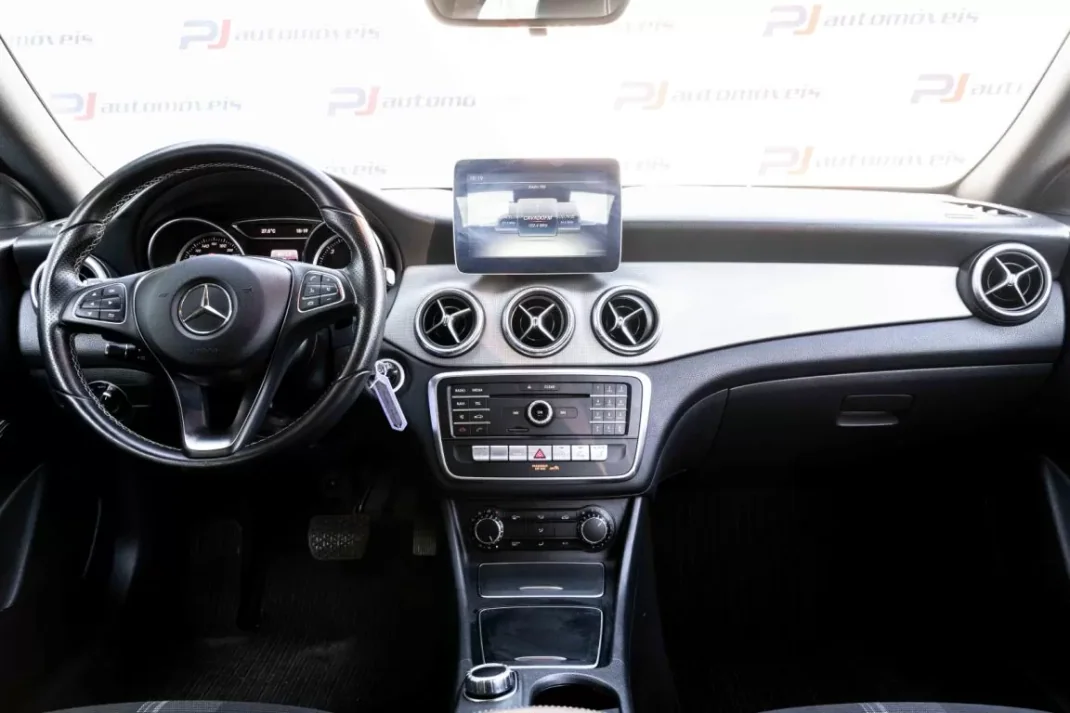 Mercedes-Benz CLA 180 2019 - 22990 EUR, 188150 km - AUTO.MOTO.pt - 188150km - foto 9 de 35