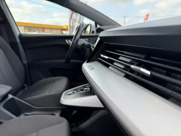 Audi Q4 e-tron 2021 - 29900 EUR, 98000 km - 98000km - foto 34 de 46