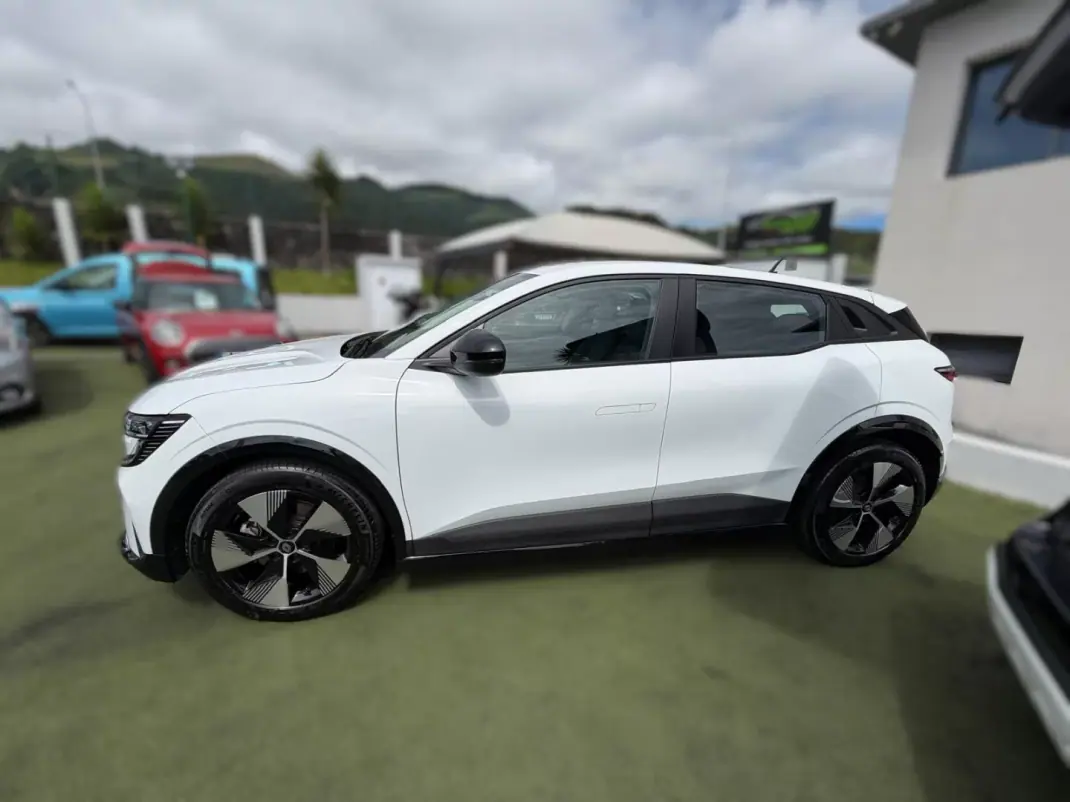 Renault Mégane E-Tech 2022 - 26490 EUR, 8860 km - 8860km - foto 5 de 16