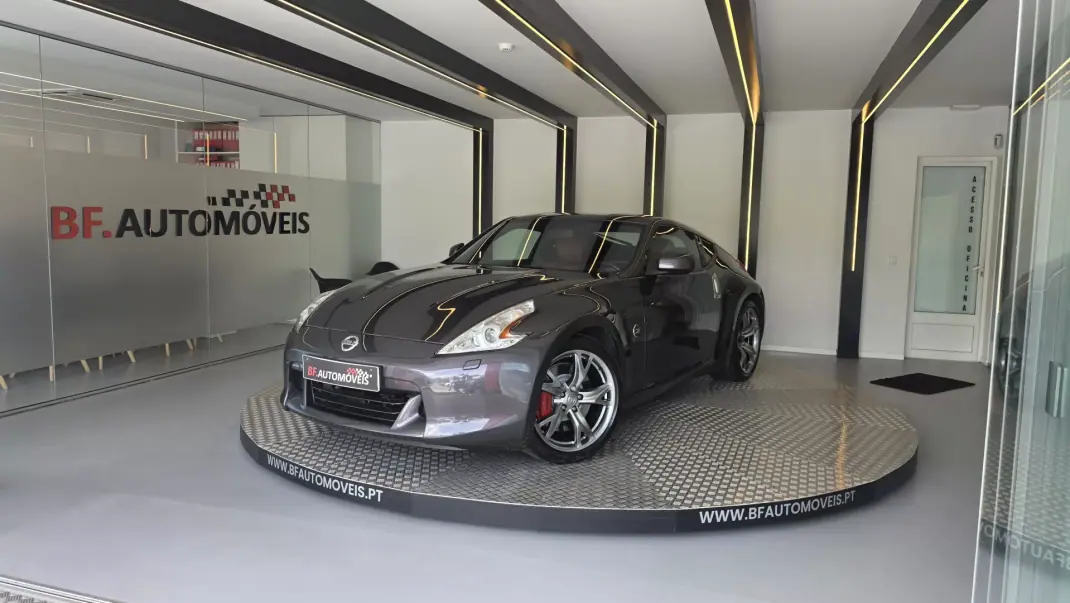 Nissan 370 Z 2010 - 39900 EUR, 111567 km - AUTO.MOTO.pt - 111567km - foto 2 de 62