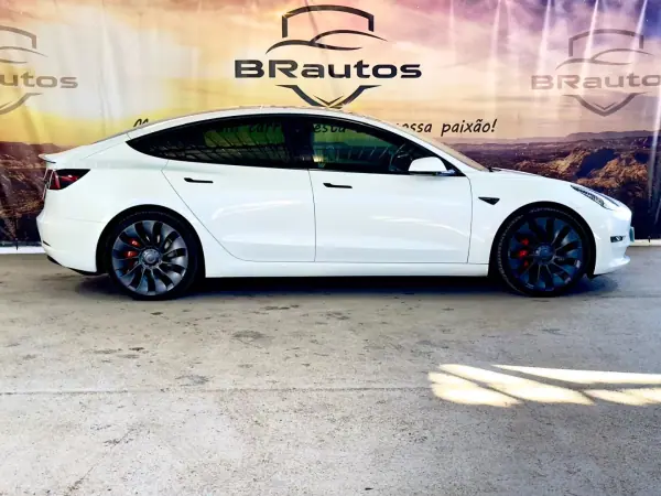Tesla Model 3 2022 - 39900 EUR, 40060 km - AUTO.MOTO.pt - 40060km - foto 5 de 35