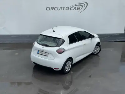 Renault Zoe 2020 - 14800 EUR, 56840 km - AUTO.MOTO.pt - 56840km - foto 11 de 42