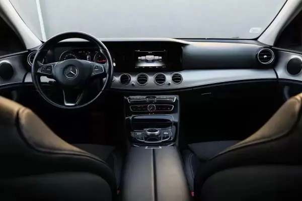 Mercedes-Benz E 220 2017 - 25000 EUR, 168000 km - AUTO.MOTO.pt - 168000km - foto 23 de 30
