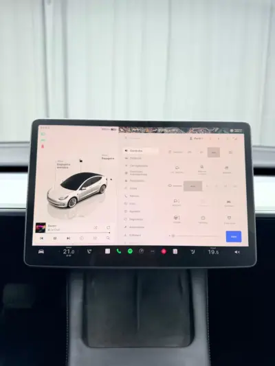 Tesla Model 3 2022 - 24999 EUR, 115000 km - AUTO.MOTO.pt - 115000km - foto 15 de 23