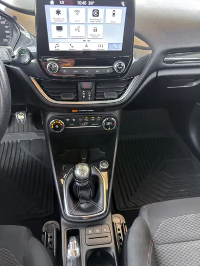 Ford Fiesta 2018 - 12500 EUR, 99424 km - AUTO.MOTO.pt - 99424km - foto 20 de 25