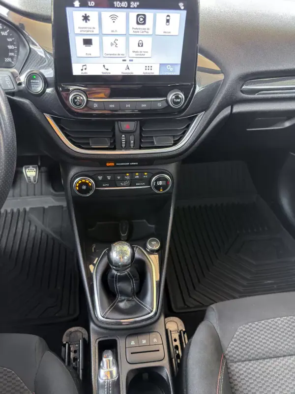 Ford Fiesta 2018 - 12500 EUR, 99424 km - AUTO.MOTO.pt - 99424km - foto 20 de 25
