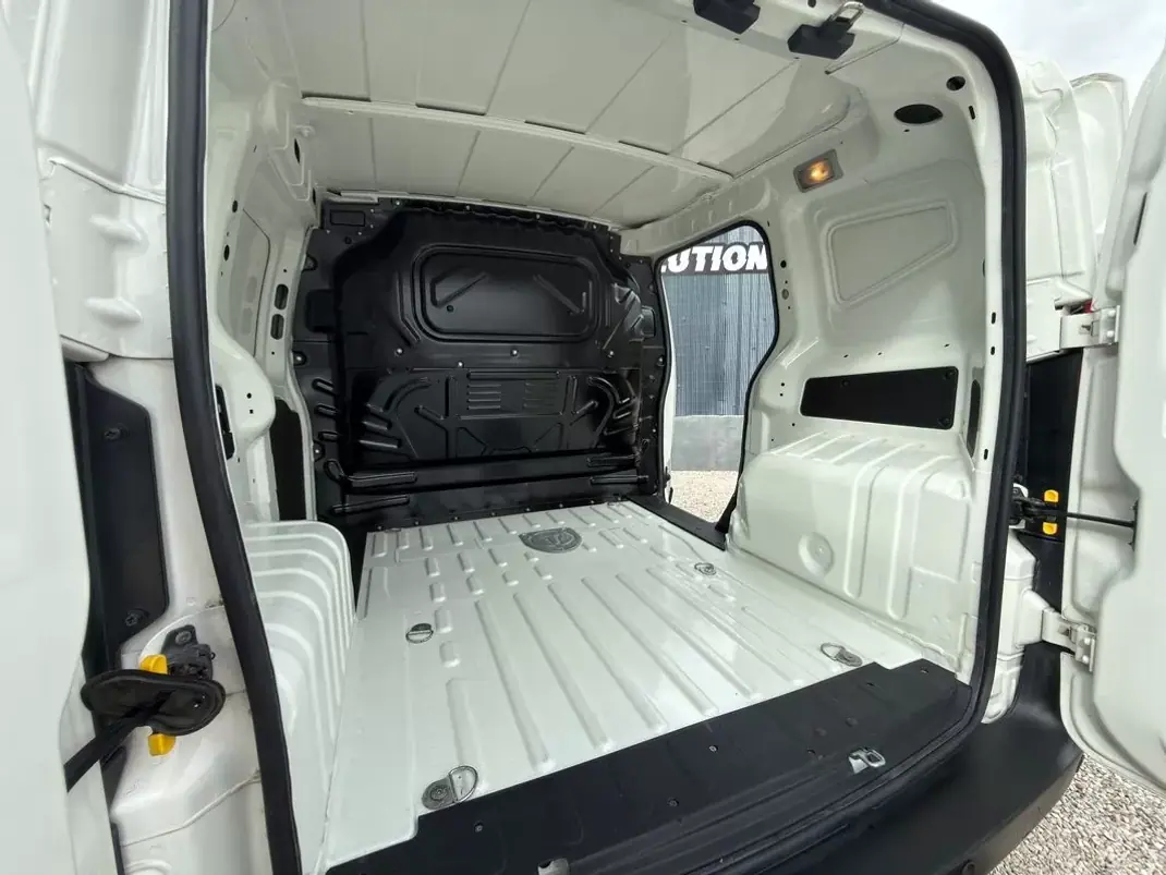 Fiat FIORINO C/IVA AC PORTA LATERAL 2019 - 7950 EUR, 179990 km - AUTO.MOTO.pt - 179990km - foto 7 de 18