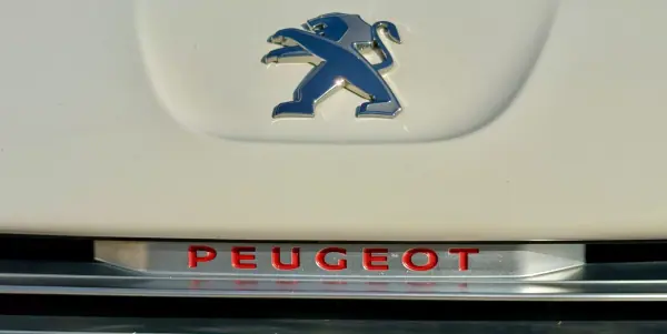 Peugeot RCZ 2015 - 16990 EUR, 144034 km - AUTO.MOTO.pt - 144034km - foto 11 de 64