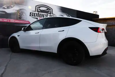 Tesla Model Y 2023 - 37900 EUR, 75000 km - AUTO.MOTO.pt - 75000km - foto 8 de 28