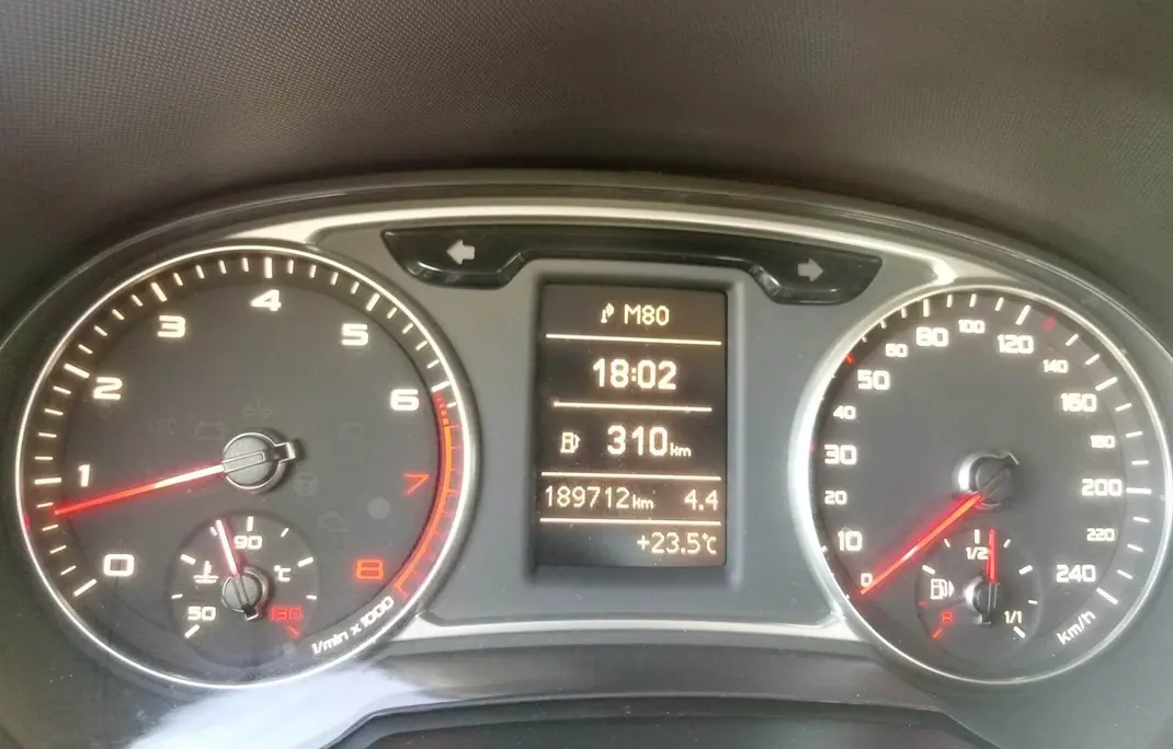 Audi A1 2010 - 6950 EUR, 189700 km - 189700km - foto 5 de 13