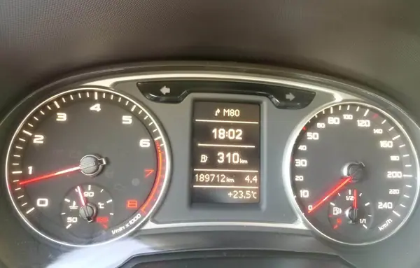 Audi A1 2010 - 6950 EUR, 189700 km - 189700km - foto 5 de 13