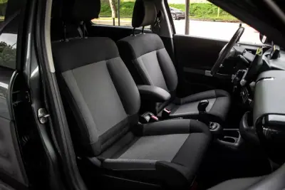 Citroën C4 Cactus 2016 - 10550 EUR, 98640 km - AUTO.MOTO.pt - 98640km - foto 25 de 42