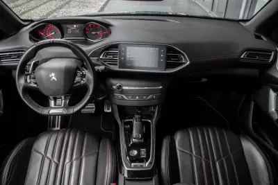 Peugeot 308 2020 - 17990 EUR, 142466 km - AUTO.MOTO.pt - 142466km - foto 38 de 45