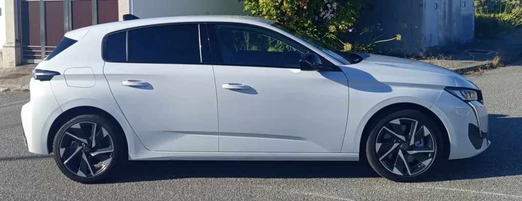 Peugeot 308 2024 - 23990 EUR, 67800 km - 67800km - foto 4 de 21