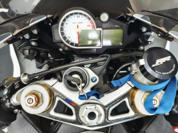 BMW S 1000 RR 2011 - 10500 EUR, 63000 km - AUTO.MOTO.pt - 63000km - foto 27 de 29