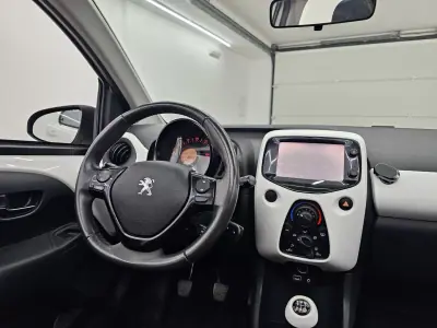 Peugeot 108 2015 - 8650 EUR, 88563 km - AUTO.MOTO.pt - 88563km - foto 23 de 53
