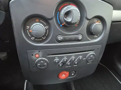 Renault Clio Break 2008 - 3999 EUR, 208437 km - AUTO.MOTO.pt - 208437km - foto 16 de 19
