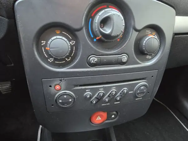Renault Clio Break 2008 - 3999 EUR, 208437 km - AUTO.MOTO.pt - 208437km - foto 16 de 19