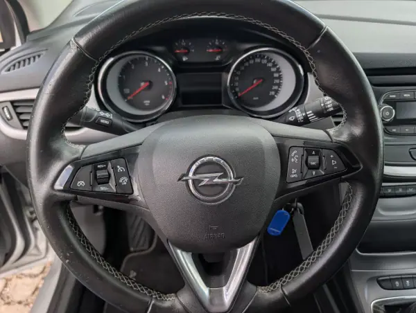 Opel Astra Sports Tourer 2018 - 6950 EUR, 251900 km - 251900km - foto 16 de 21
