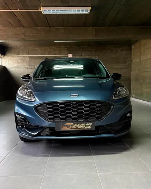 Ford Kuga 2023 - 20500 EUR, 81150 km - AUTO.MOTO.pt - 81150km - foto 2 de 13