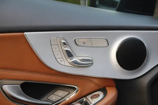 Mercedes-Benz C 220 2016 - 29990 EUR, 175000 km - AUTO.MOTO.pt - 175000km - foto 18 de 44