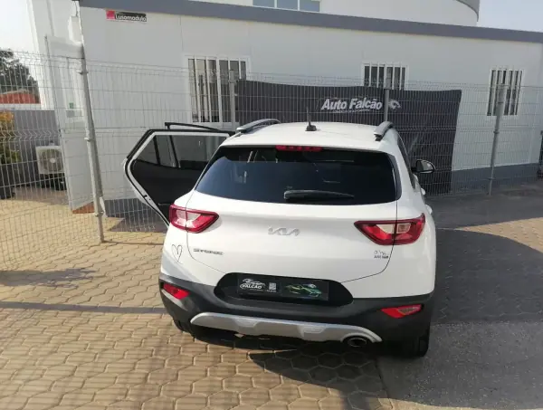 Kia Stonic 2022 - 14900 EUR, 71342 km - AUTO.MOTO.pt - 71342km - foto 8 de 20