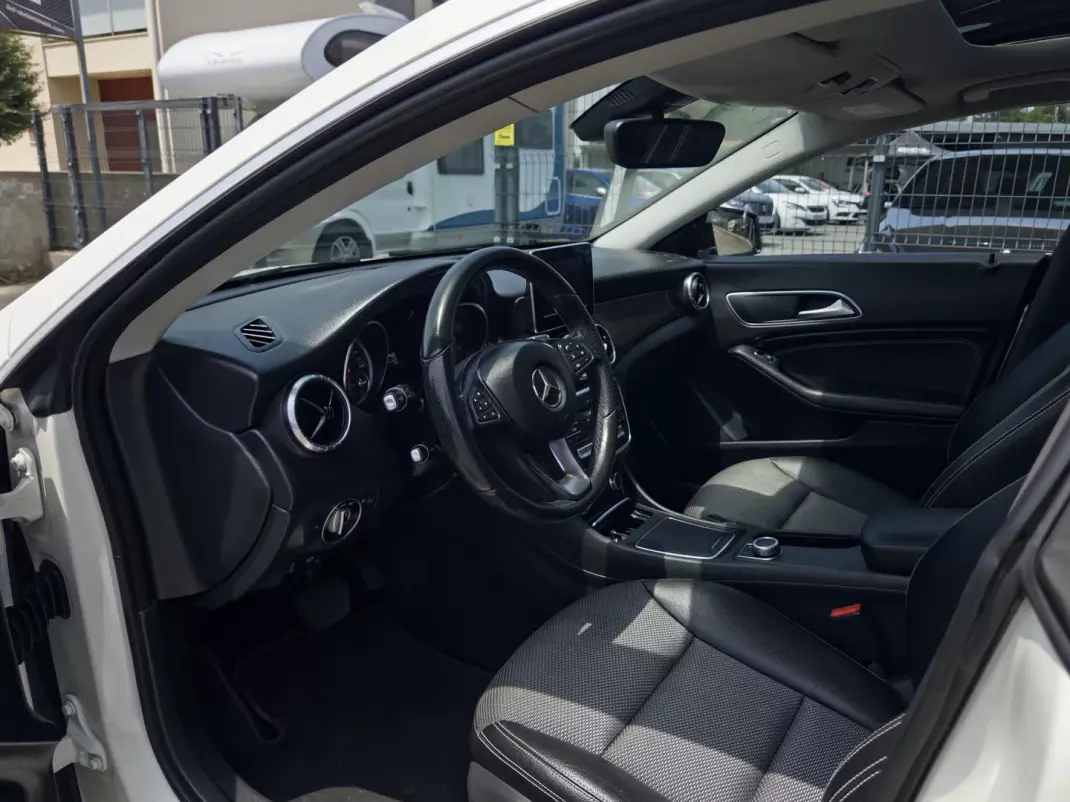 Mercedes-Benz CLA 180 2017 - 17500 EUR, 206000 km - 206000km - foto 14 de 51