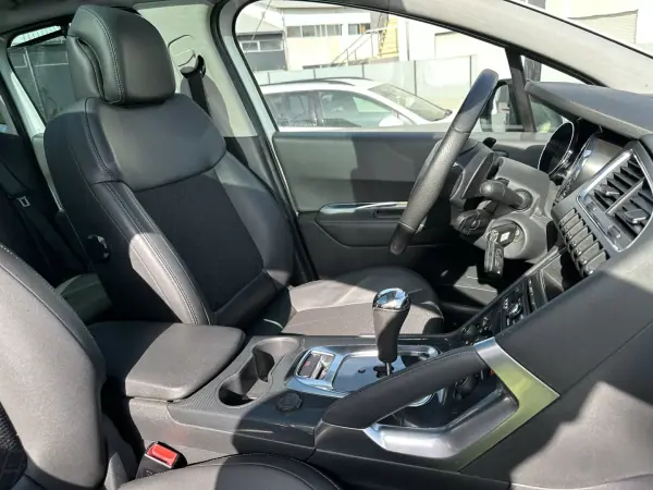 Peugeot 3008 2014 - 8400 EUR, 220000 km - AUTO.MOTO.pt - 220000km - foto 58 de 62