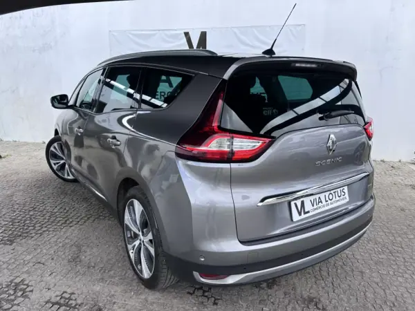Renault Scénic 2017 - 12900 EUR, 177522 km - AUTO.MOTO.pt - 177522km - foto 5 de 9