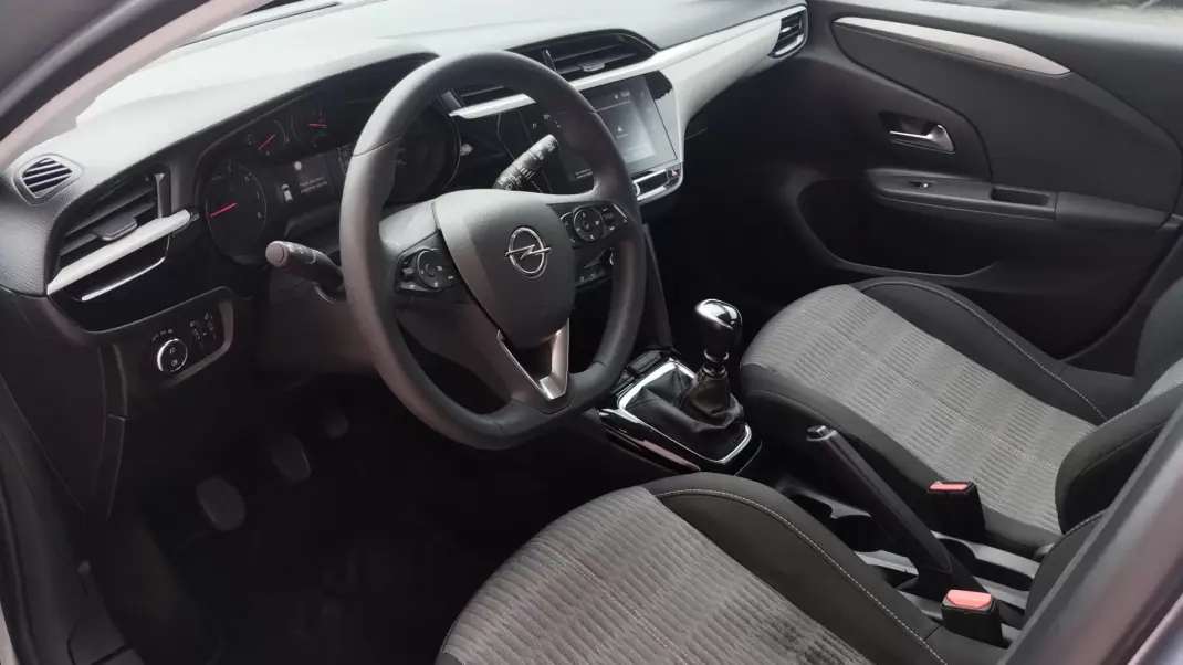 Opel Corsa 2021 - 12999 EUR, 117000 km - AUTO.MOTO.pt - 117000km - foto 9 de 32