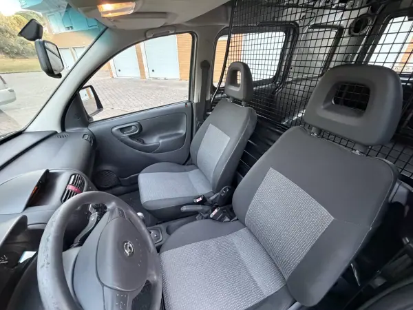 Opel COMBO 2011 - 8965 EUR, 85000 km - AUTO.MOTO.pt - 85000km - foto 32 de 33