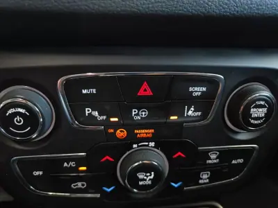Jeep Compass 2021 - 22500 EUR, 107000 km - AUTO.MOTO.pt - 107000km - foto 33 de 45