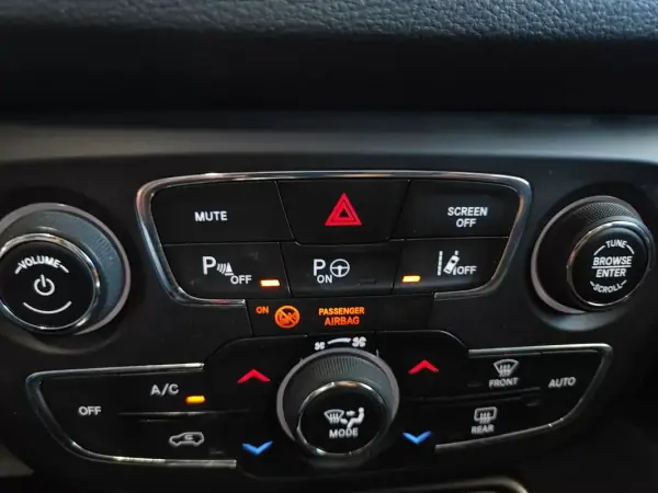 Jeep Compass 2021 - 22500 EUR, 107000 km - AUTO.MOTO.pt - 107000km - foto 33 de 45