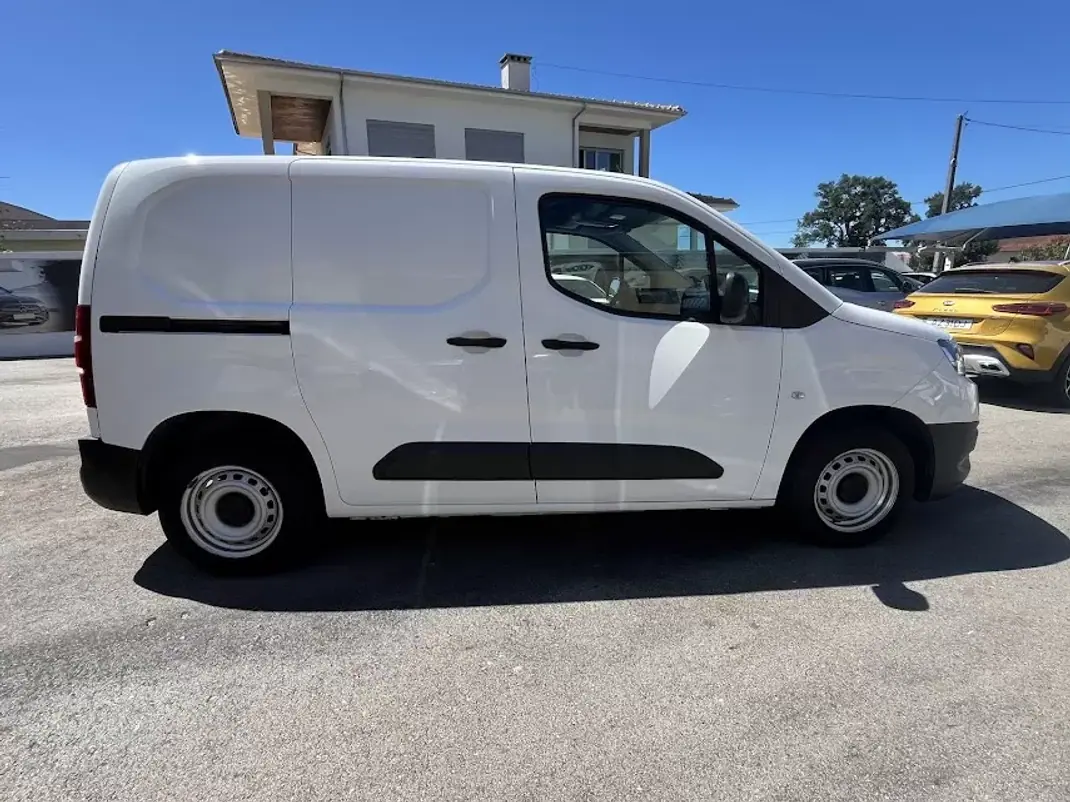 Toyota PROACE CITY 1.5D 100cv EXCLUIVE 2020 - 16450 EUR, 62000 km - AUTO.MOTO.pt - 62000km - foto 4 de 35