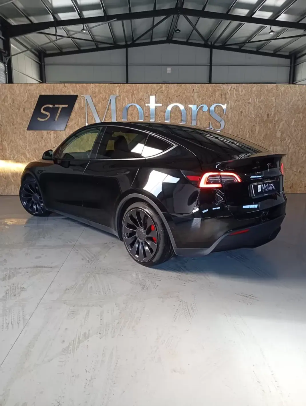 Tesla Model Y 2022 - 37500 EUR, 92000 km - AUTO.MOTO.pt - 92000km - foto 4 de 20