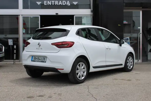 Renault Clio 2023 — photo 3 of 16