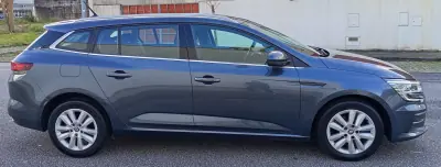 Renault Mégane 2022 - 14990 EUR, 112100 km - AUTO.MOTO.pt - 112100km - foto 4 de 17
