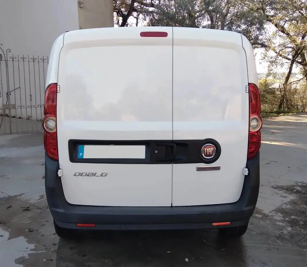Fiat DOBLO CARGO 1.3 M-JET EASY 3 Lugares 2018 - 9250 EUR, 196000 km - AUTO.MOTO.pt - 196000km - foto 5 de 12
