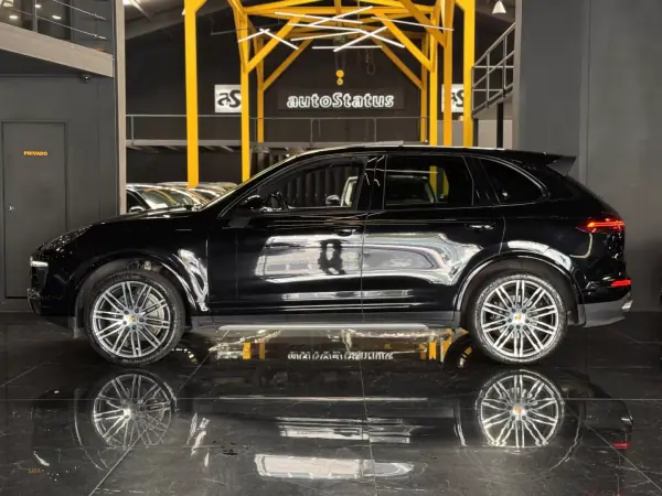 Porsche Cayenne 2017 - 42990 EUR, 155600 km - AUTO.MOTO.pt - 155600km - foto 4 de 31