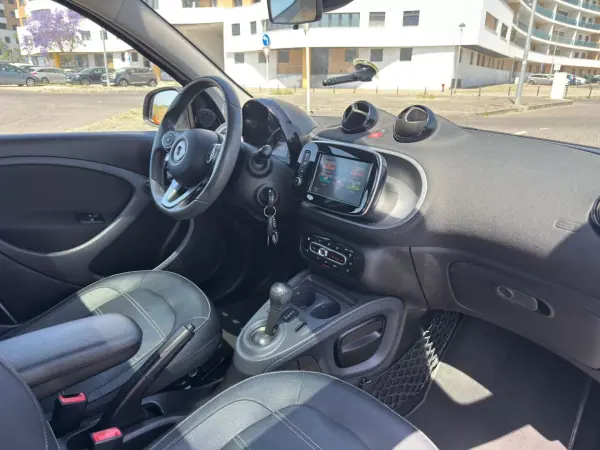 Smart ForFour 2016 - 11995 EUR, 84000 km - AUTO.MOTO.pt - 84000km - foto 4 de 42