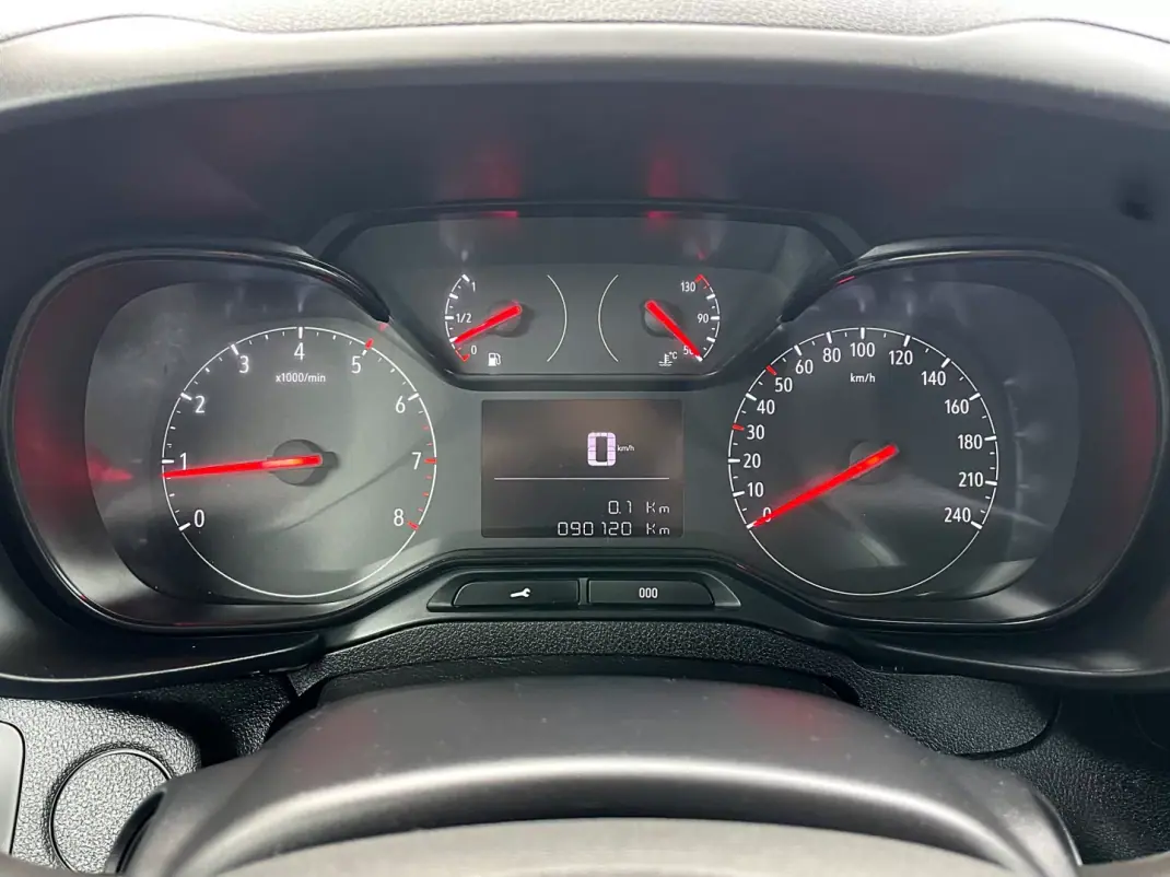 Opel Combo 2022 - 14450 EUR, 90000 km - AUTO.MOTO.pt - 90000km - foto 36 de 37