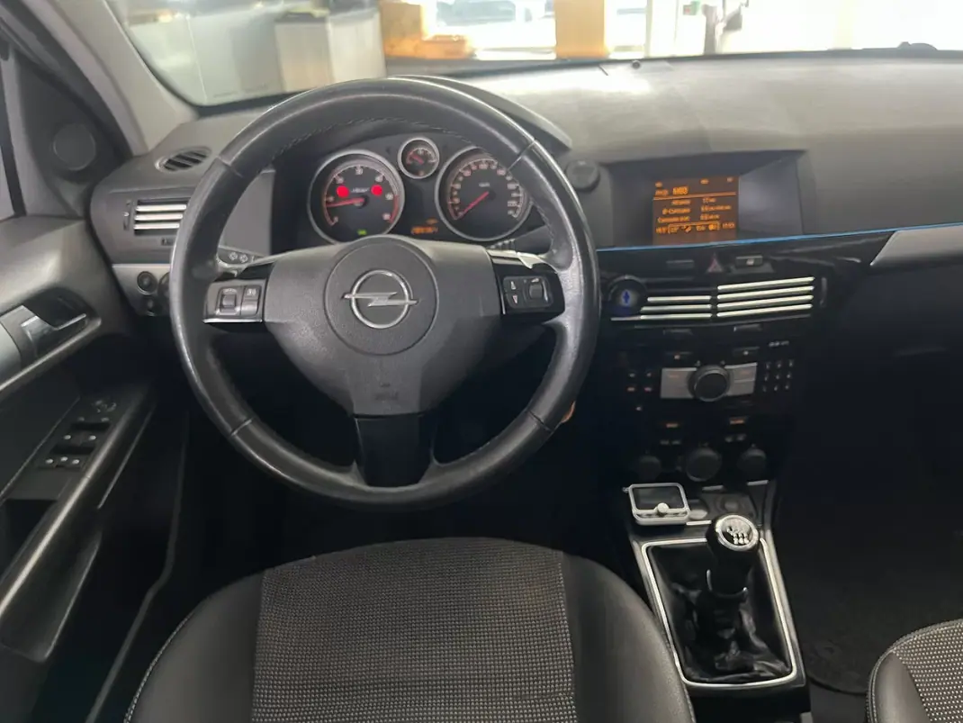 Opel Astra Caravan 2009 - 5600 EUR, 289204 km - AUTO.MOTO.pt - 289204km - foto 9 de 19