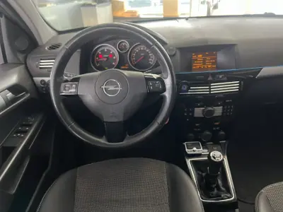 Opel Astra Caravan 2009 - 5600 EUR, 289204 km - AUTO.MOTO.pt - 289204km - foto 9 de 19