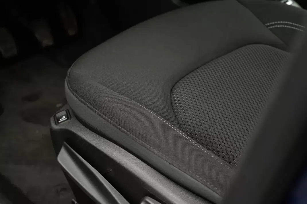 Jeep Renegade 2020 - 15999 EUR, 98800 km - AUTO.MOTO.pt - 98800km - foto 12 de 27