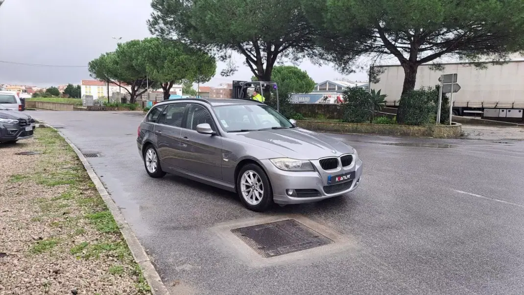 BMW 320 2010 - 11980 EUR, 157813 km - AUTO.MOTO.pt - 157813km - foto 14 de 41